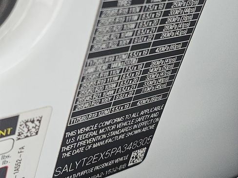 Used 2023 Land Rover Range Rover Velar R-Dynamic S image 36