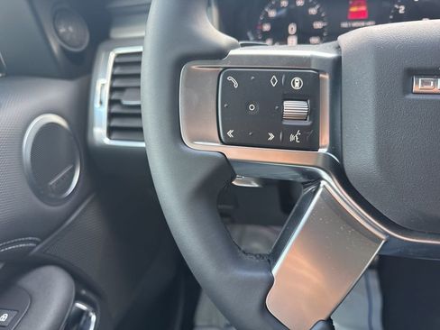 Used 2024 Land Rover Discovery Dynamic SE image 19