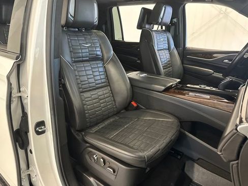 Used 2022 Cadillac Escalade ESV Sport Platinum w/ Heavy-Duty Trailer Package AWD/4WD image 33