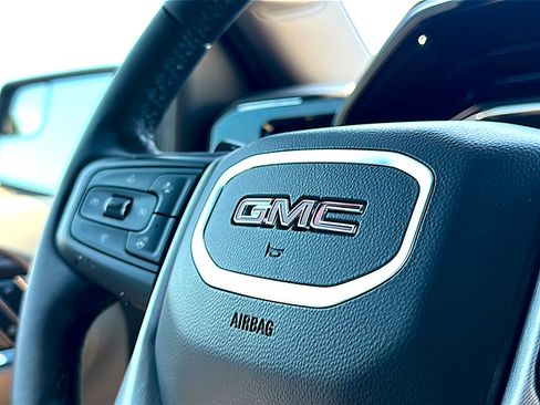 Used 2023 GMC Sierra 1500 SLT AWD/4WD image 30