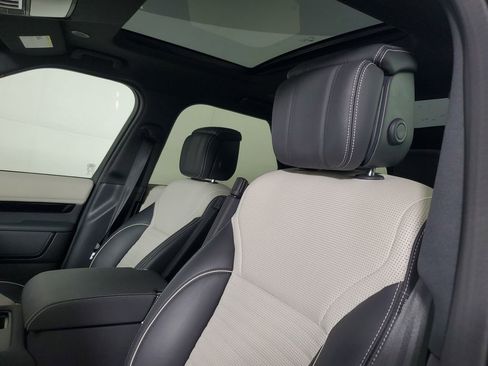 Used 2023 Land Rover Discovery Metropolitan Edition AWD/4WD image 23
