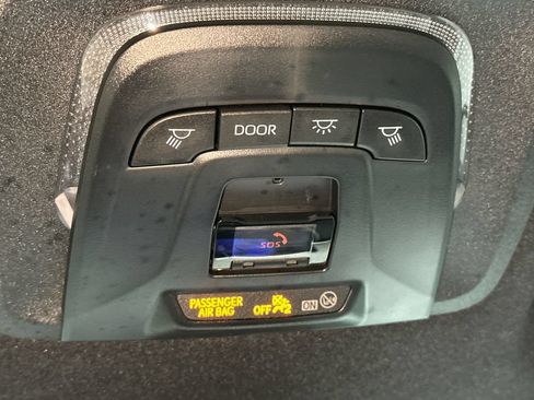 Used 2025 Toyota Corolla Cross AWD Hybrid image 31
