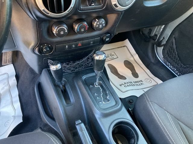 Used 2017 Jeep Wrangler Unlimited Sahara AWD/4WD image 22