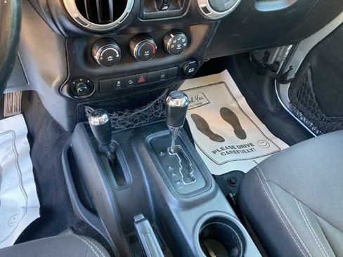 Used 2017 Jeep Wrangler Unlimited Sahara AWD/4WD image 22