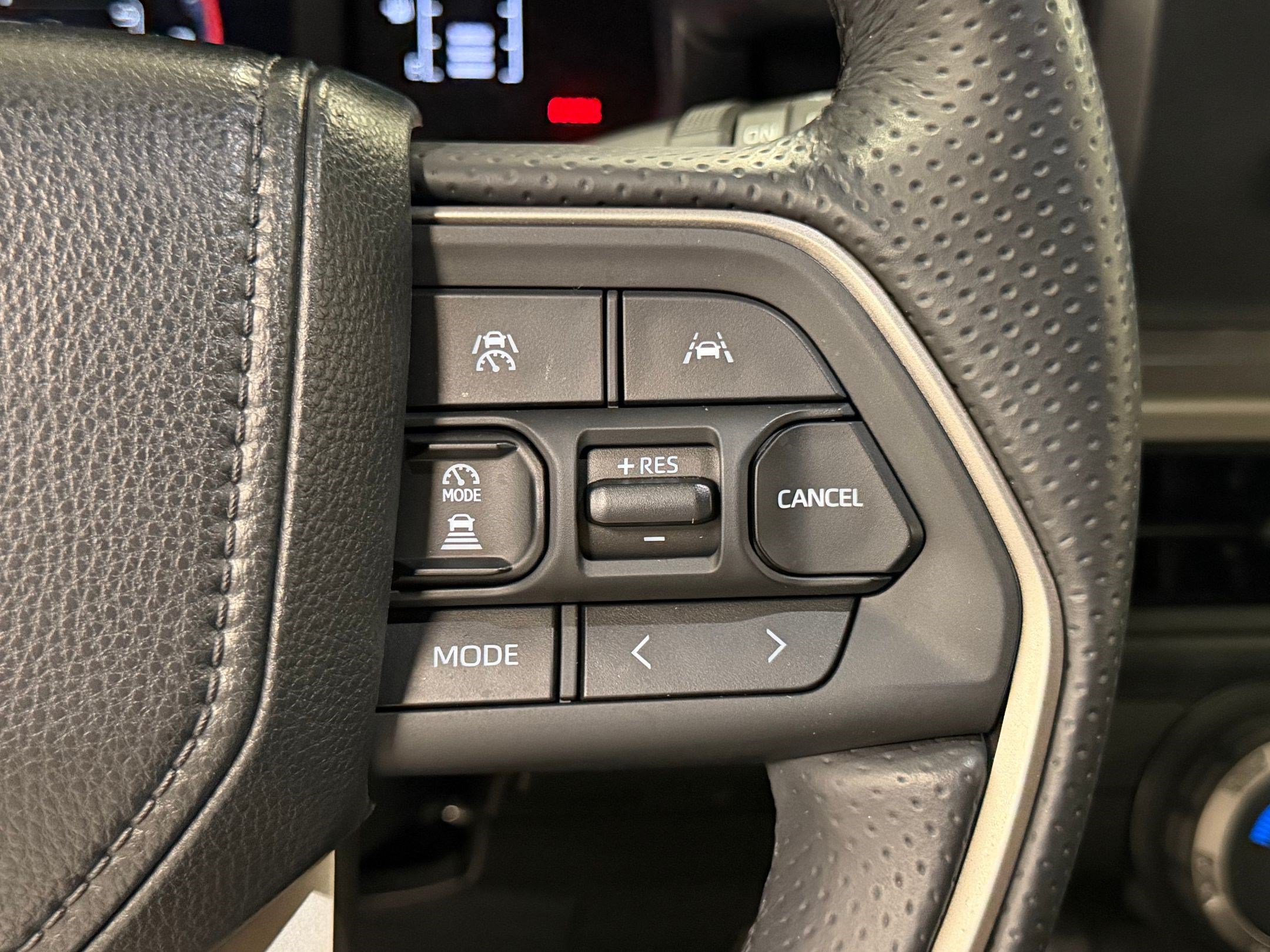 Used 2025 Toyota 4Runner SR5 AWD/4WD image 16