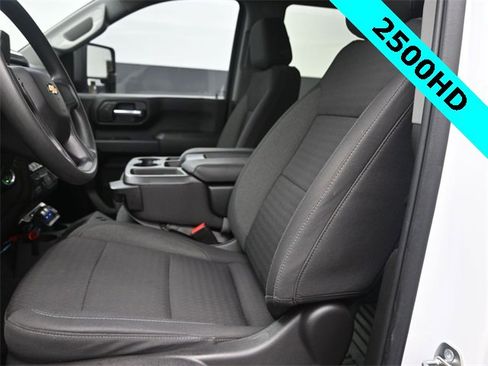 Used 2024 Chevrolet Silverado 2500 Custom w/ Custom Value Package image 7