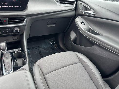 Used 2024 Buick Encore GX Preferred FWD image 17