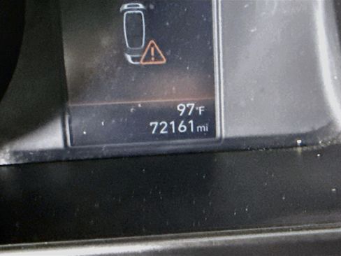 Used 2023 Hyundai Elantra SEL w/ Preferred Accessory Package FWD image 16