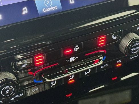 New 2025 Jeep Grand Cherokee L Laredo image 21