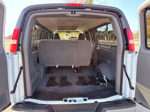 Used 2016 Chevrolet Express 3500 LT w/ LT Preferred Equipment Group image 8