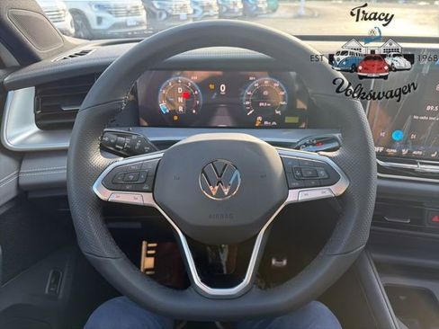 New 2025 Volkswagen Tiguan SE R-Line image 10
