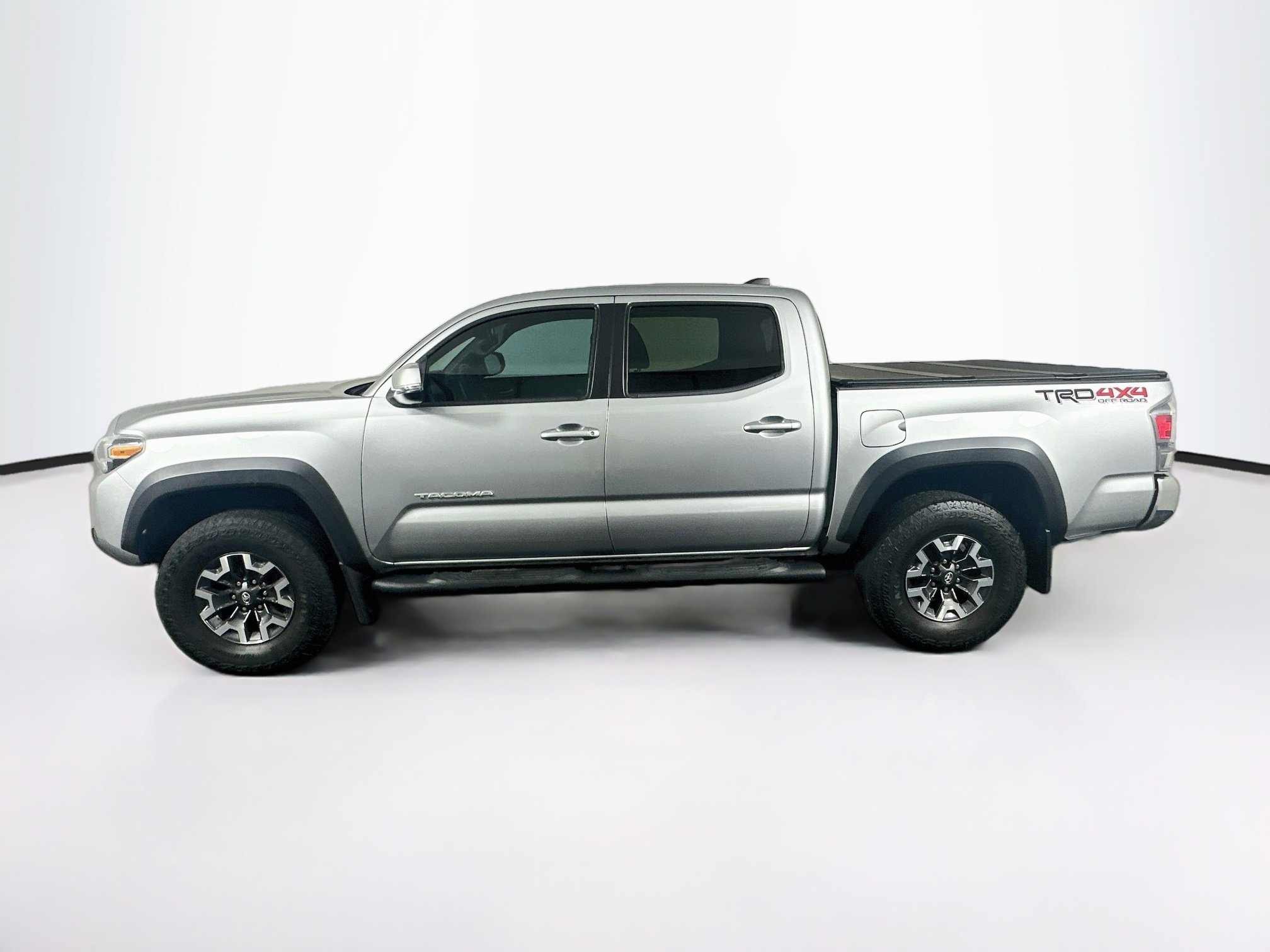 Used 2022 Toyota Tacoma TRD Off-Road AWD/4WD image 4
