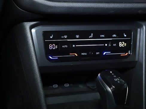 Used 2022 Volkswagen Tiguan SE w/ Panoramic Sunroof Package image 28