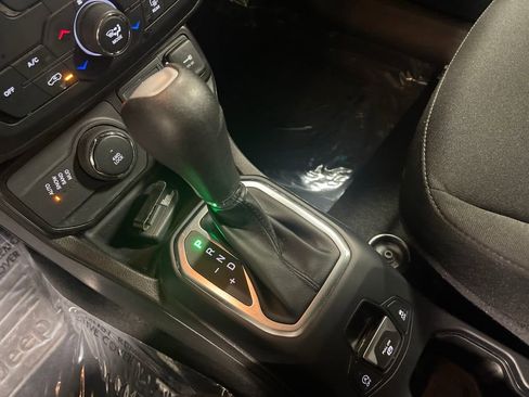 Used 2023 Jeep Renegade Latitude image 17