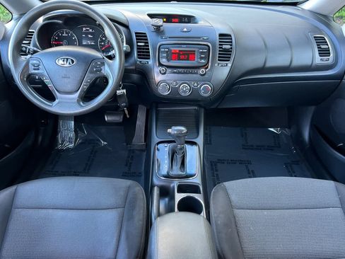 Used 2017 Kia Forte LX image 3