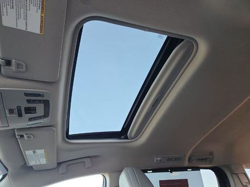 Used 2022 Toyota Sienna XLE image 17