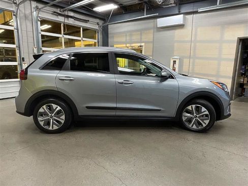 Used 2022 Kia Niro EX w/ Cold Weather Package image 6