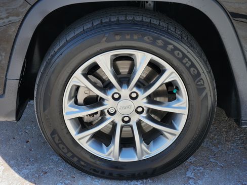 Used 2020 Jeep Cherokee Latitude Plus w/ Cold Weather Group FWD image 14