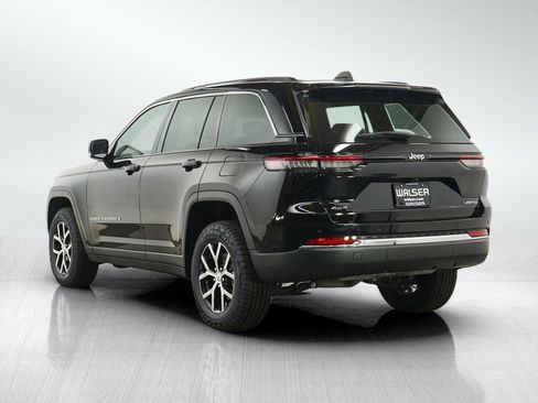 Used 2023 Jeep Grand Cherokee Limited w/ Trailer Tow Prep Group (B) AWD/4WD image 3