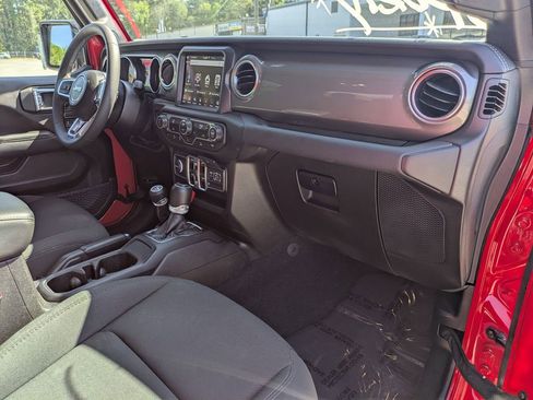 Used 2023 Jeep Gladiator Overland AWD/4WD image 33