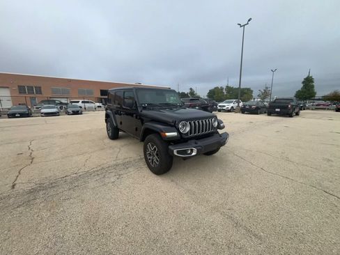 Used 2025 Jeep Wrangler Unlimited Sahara AWD/4WD image 2