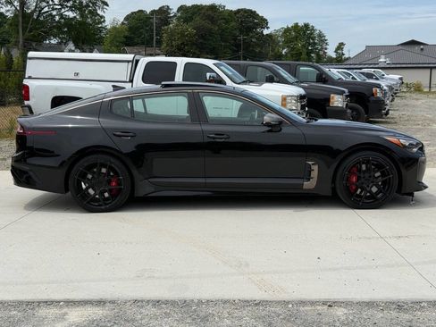 Used 2018 Kia Stinger GT1 RWD image 6