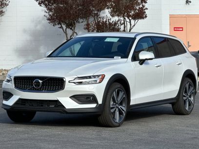 New 2026 Volvo V60 B5 Cross Country Plus w/ Climate Package