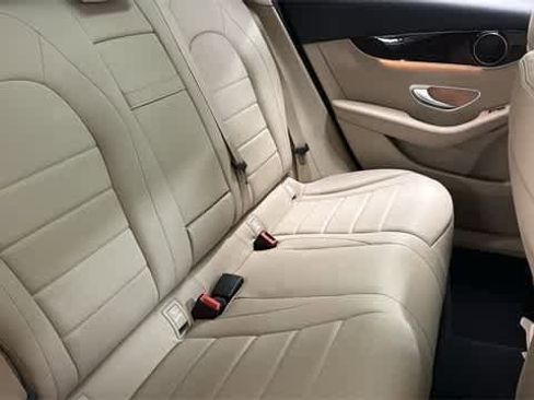 Used 2021 Mercedes-Benz GLC 300 4MATIC image 34