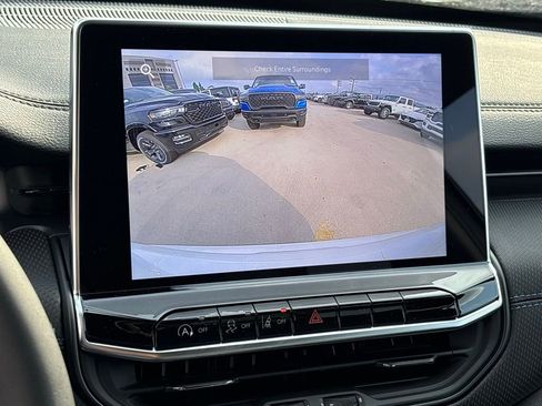 New 2026 Jeep Compass Latitude image 17