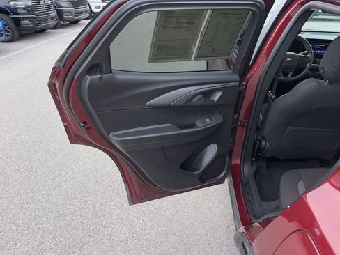 Used 2025 Chevrolet TrailBlazer LT FWD image 31
