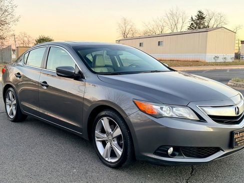 Used 2014 Acura ILX w/ Technology Package image 2