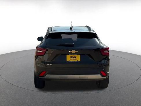 Used 2025 Chevrolet Trax LT FWD image 10