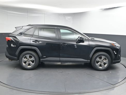 Certified 2022 Toyota RAV4 XLE image 9