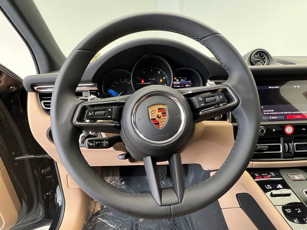Used 2026 Porsche Macan AWD/4WD image 7