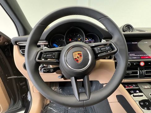 Used 2026 Porsche Macan AWD/4WD image 7