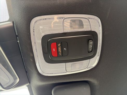 Certified 2025 Hyundai Elantra SEL FWD image 17