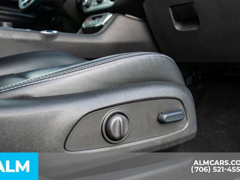 Used 2023 GMC Terrain SLT image 19