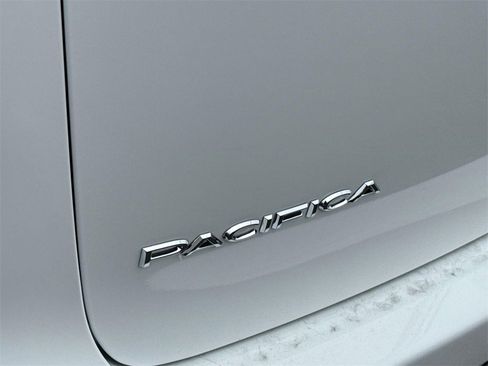 New 2026 Chrysler Pacifica Select image 6