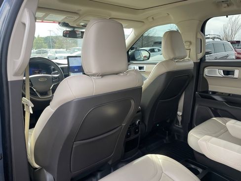 Used 2020 Ford Explorer Platinum w/ Premium Technology Package image 24