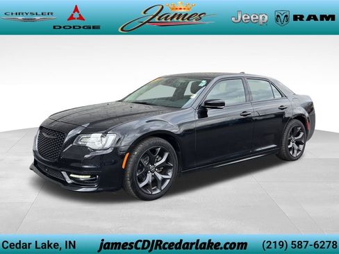 Used 2023 Chrysler 300 Touring L w/ Popular Equipment Group RWD image 1