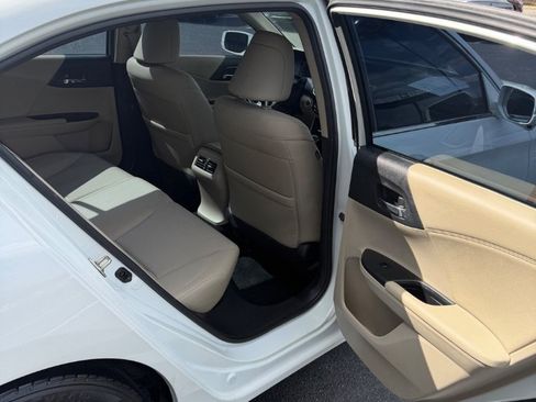 Used 2017 Honda Accord EX-L image 16