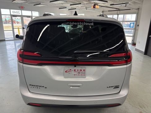 New 2026 Chrysler Pacifica Limited image 6