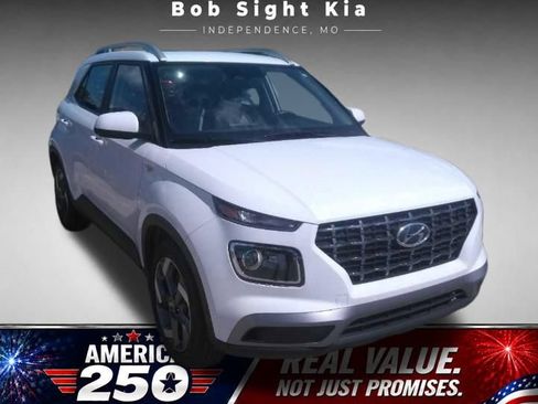 Used 2025 Hyundai Venue SEL FWD image 4