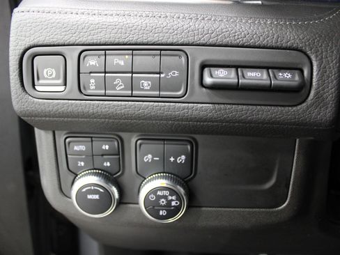 Used 2022 GMC Yukon Denali AWD/4WD image 8