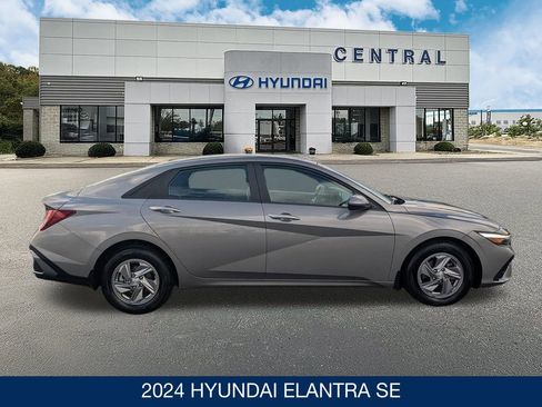 Used 2024 Hyundai Elantra SE image 9