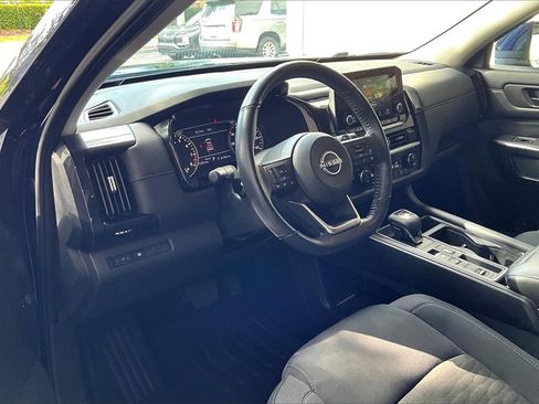 Used 2024 Nissan Pathfinder SV image 4