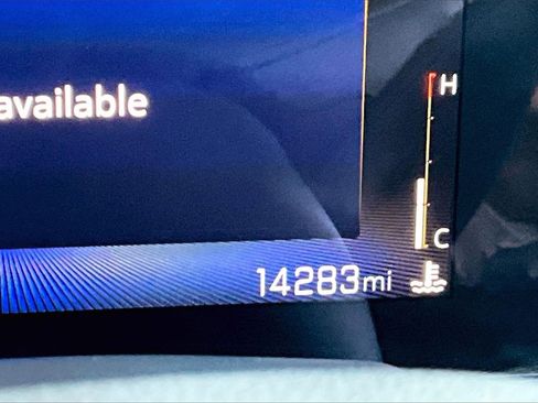 Used 2025 Chevrolet Trax RS w/ Driver Confidence Package image 2