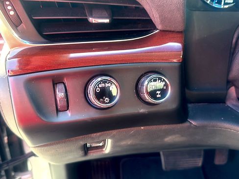 Used 2019 Cadillac Escalade Premium Luxury AWD/4WD image 7