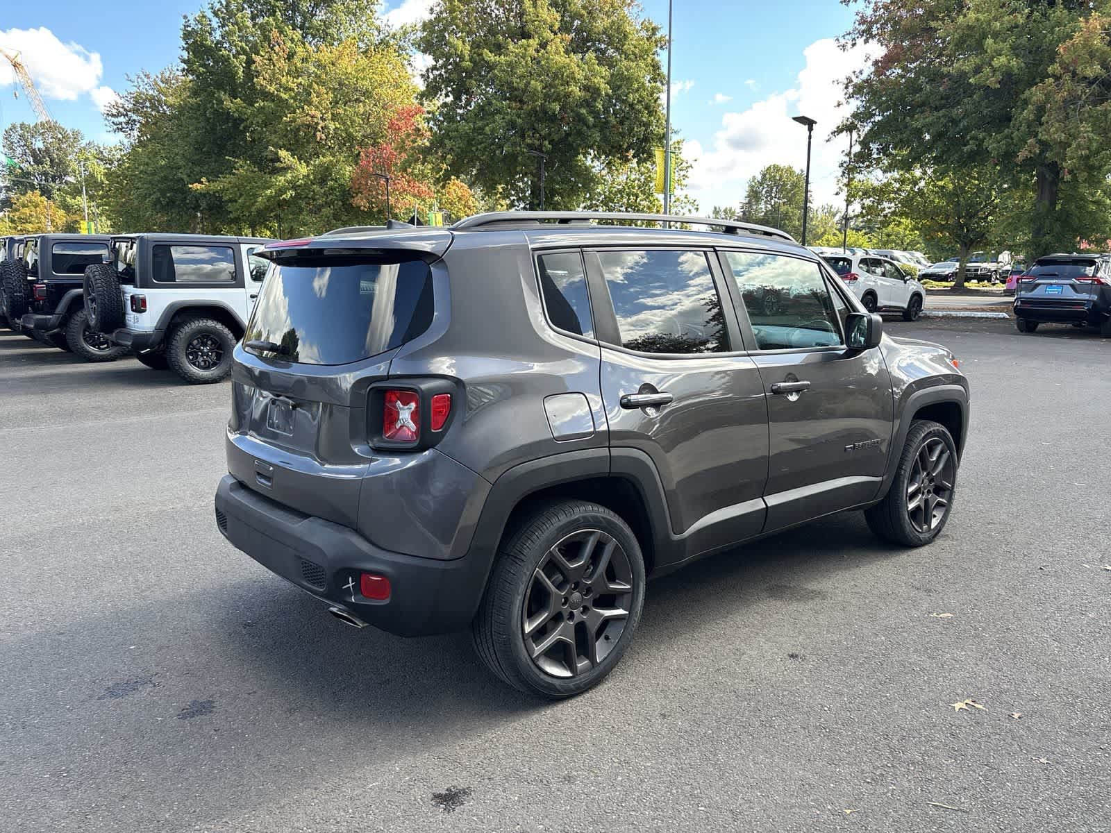 Used 2021 Jeep Renegade Latitude AWD/4WD image 4