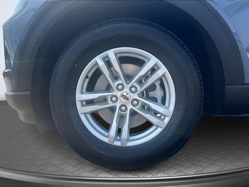 Certified 2021 Ford Explorer XLT w/ Equipment Group 202A image 9